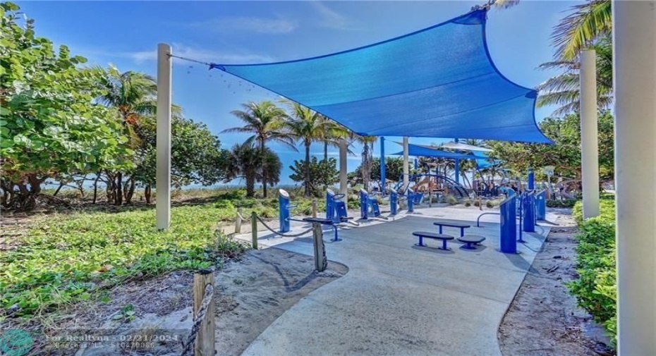 COMPLETELY REMODELED 2 BEDROOM/2 BATHROOM UNIT! INCREDIBLE VIEWS OVERLOOKING THE BEACH AND THE POOL. OCEANFRONT CONDO DIRECTLY ON THE SAND! MODERN KITCHEN FEATURES STAINLESS STEEL APPLIANCES AND QUARTZ COUNTERTOPS. BEAUTIFUL FLOORING THROUGHOUT THE UNIT. HIGH IMPACT WINDOWS AND SLIDERS. SPACIOUS MASTER BEDROOM WITH WALK-IN CLOSET, PLENTY OF CLOSET SPACE. 1 ASSIGNED GARAGE PARKING SPACE COMES WITH THE UNIT, PLENTY OF GUEST PARKING AVAILABLE. WALKING DUSTANCE TO THE NEW POMPANO BEACH PIER AND ATTRACTIONS!!