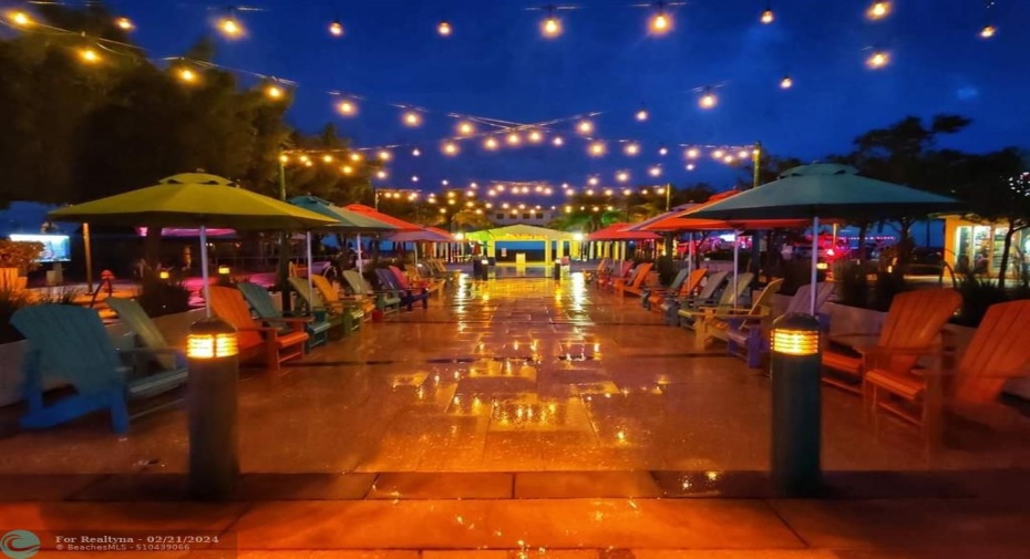 10 MINUTES TO LAUDERDALE BY THE SEA AND FORT LAUDERDALE ATTRACTIONS!