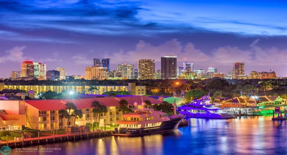 10 MINUTES TO LAUDERDALE BY THE SEA AND FORT LAUDERDALE ATTRACTIONS!