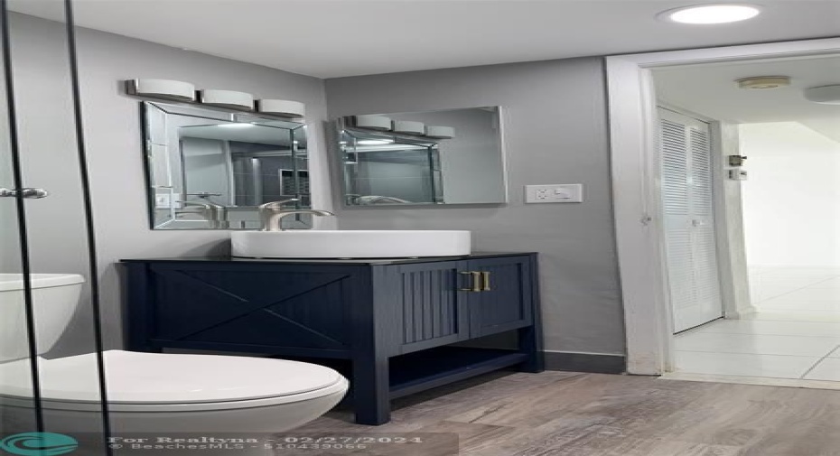 2nd Bathroom