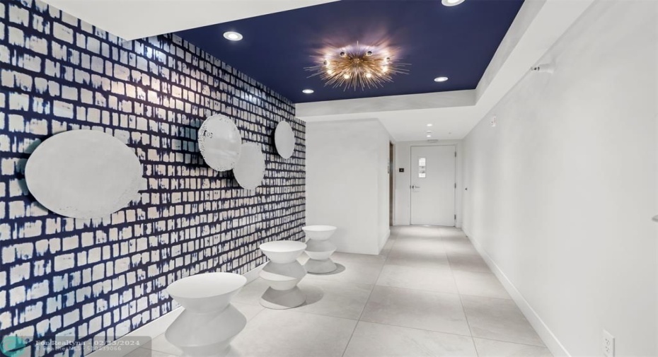 Private lobby to elevator