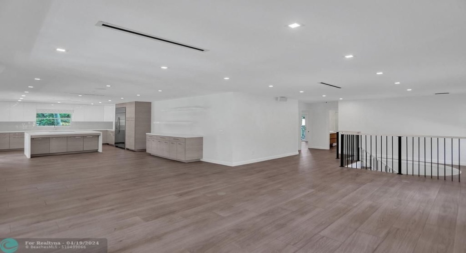 FAMILY ROOM/DINING ROOM