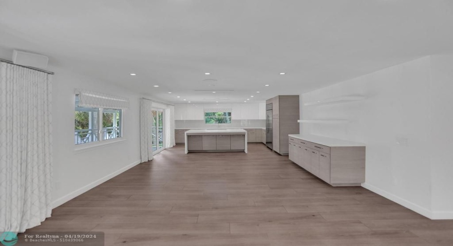 FAMILY ROOM/ DINING ROOM