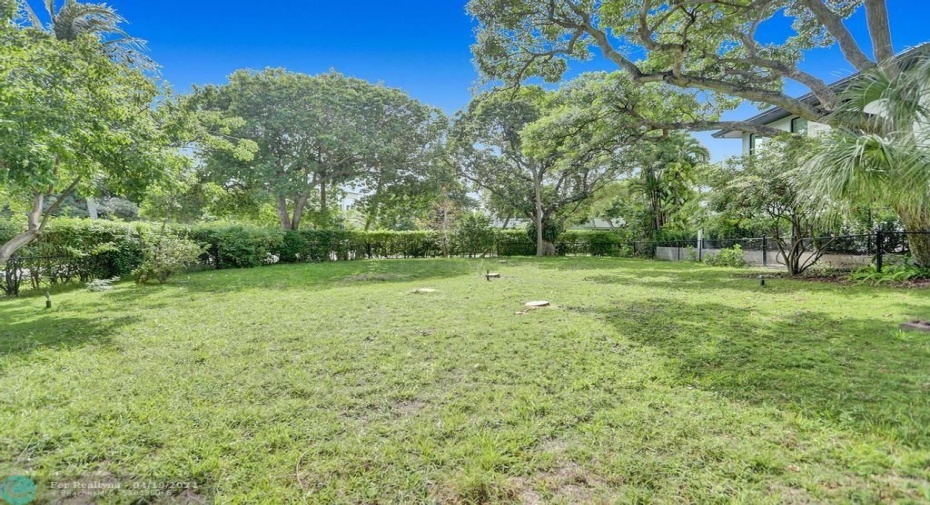 799 PARK DR. W EMPTY LOT
