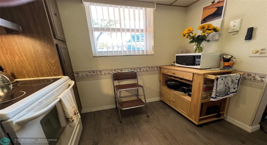 Kitchen ~2