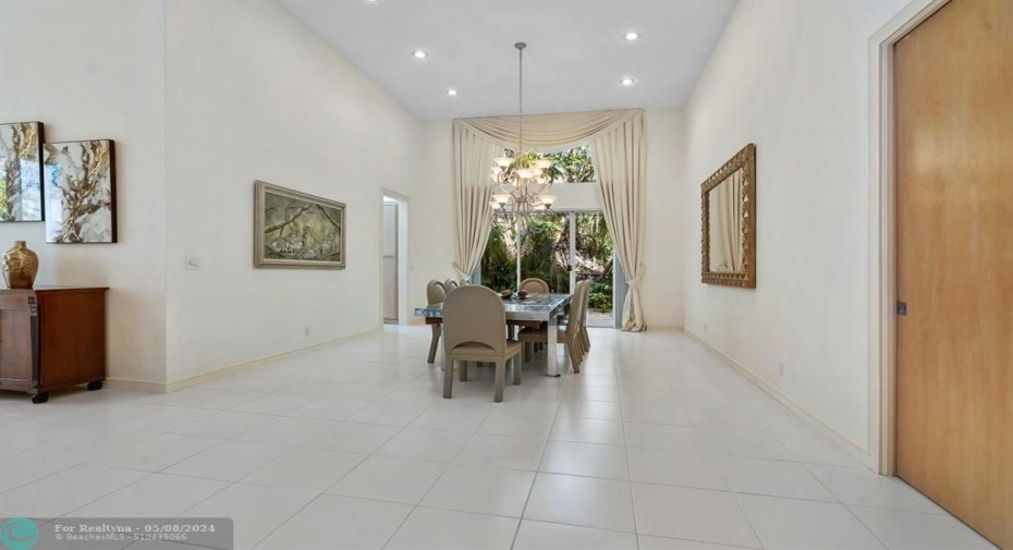 Enormous Dining room for family and friends to enjoy!