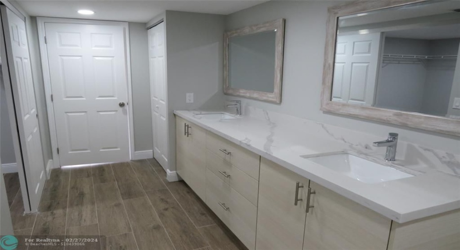 MAIN BATHROOM