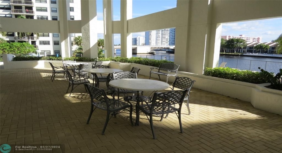 SHADE DECK
