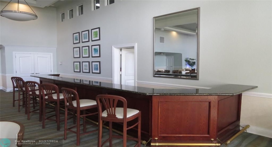 PARTY ROOM