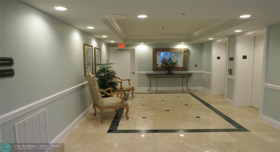 2ND FLOOR LOBBY