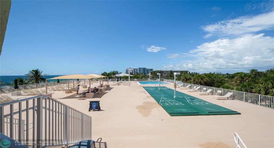 SOUTH POOL DECK