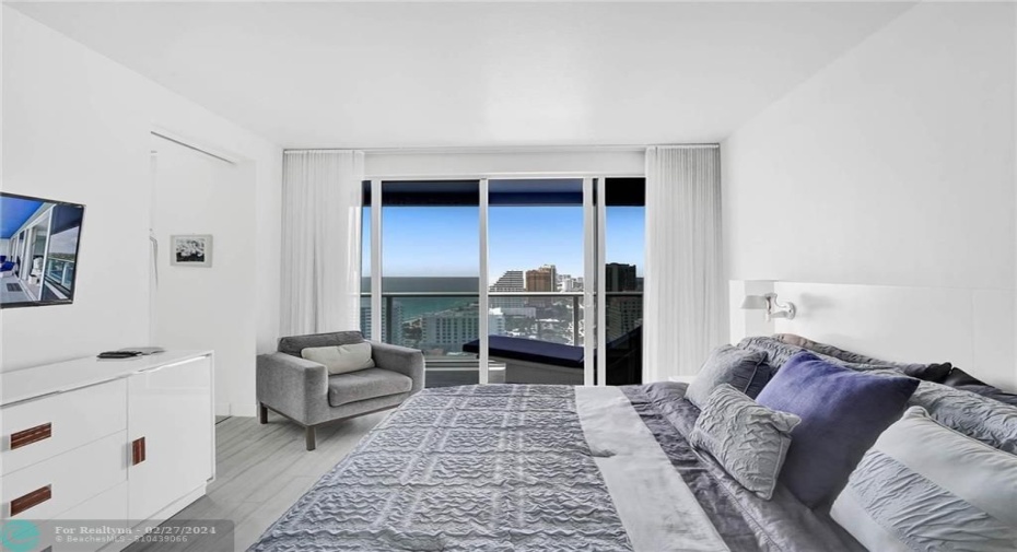 Master bedroom with King Bed #2