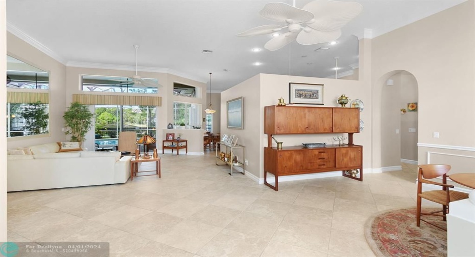 LIVING ROOM WITH SLIDING DOORS TO THE POOL AREA