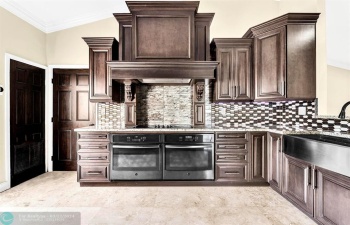 w/ double ovens , upgraded range hood, 2 spice racks