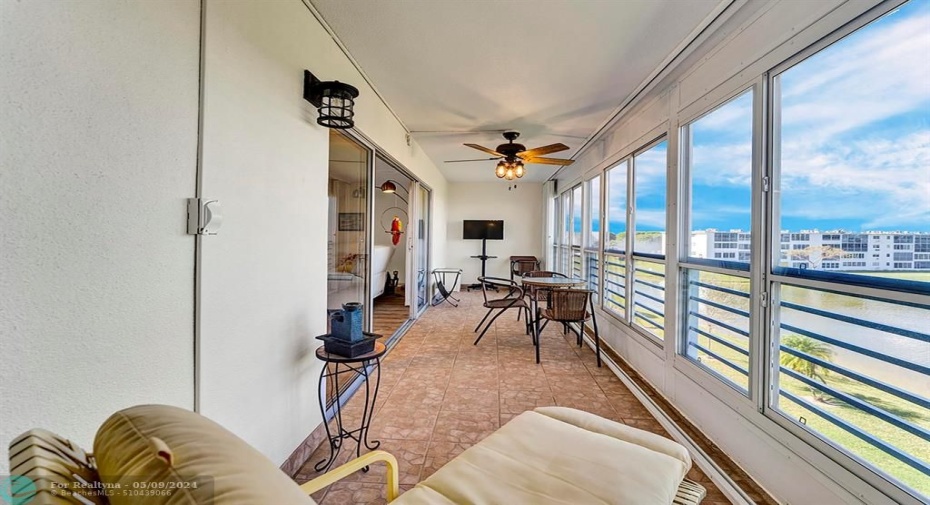 Spacious Balcony_200sf