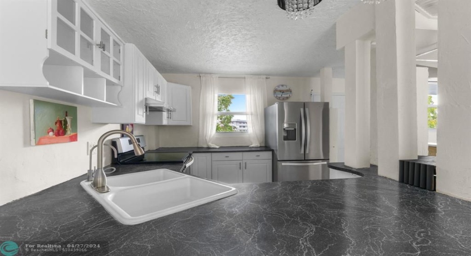You can find an Artisan Reverse Osmosis System in this Kitchen!