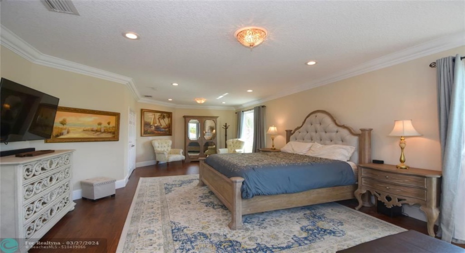 MAIN MASTER BEDROOM 2ND FLOOR WITH SITTING AREA