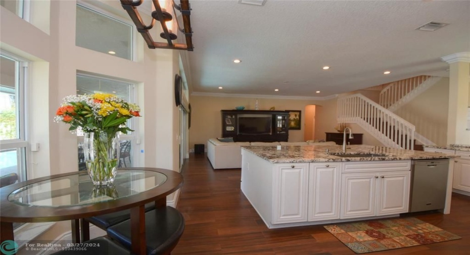 EAT-IN KITCHEN