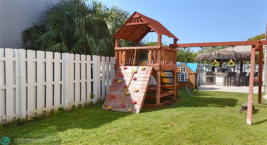 SIDE YARD