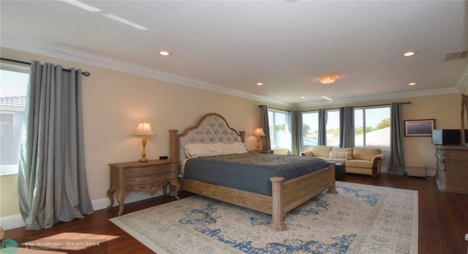 MAIN MASTER BEDROOM 2ND FLOOR WITH SITTING AREA