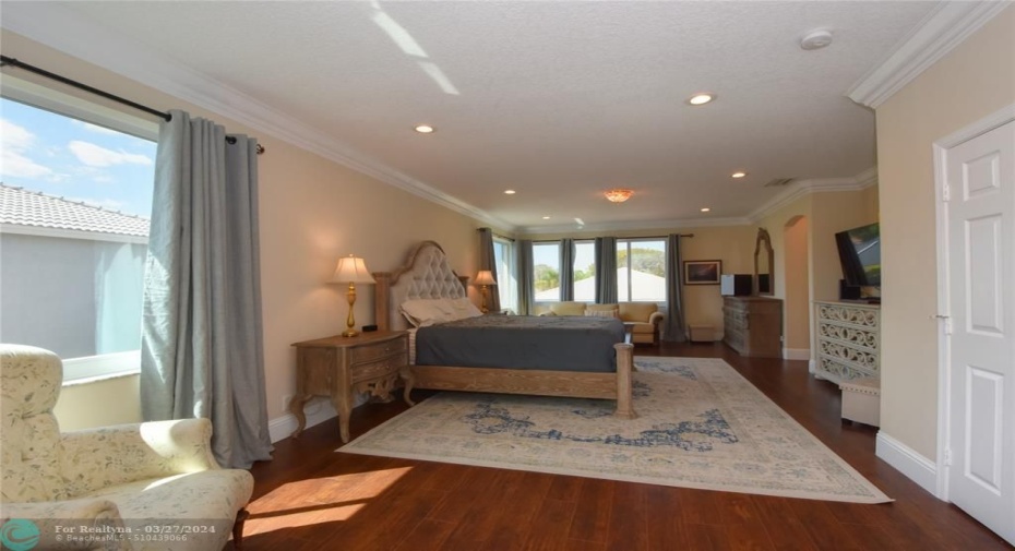 MAIN MASTER BEDROOM 2ND FLOOR WITH SITTING AREA