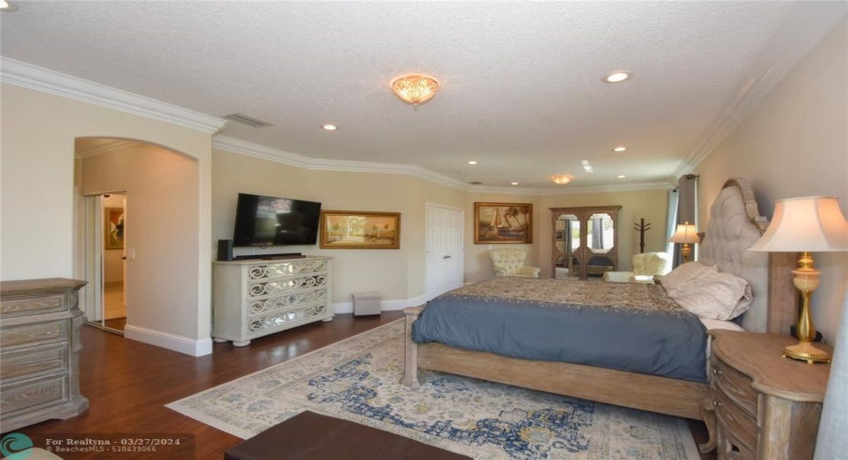 MAIN MASTER BEDROOM 2ND FLOOR WITH SITTING AREA