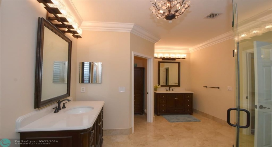 MAIN MASTER BEDROOM 2ND FLOOR BATH