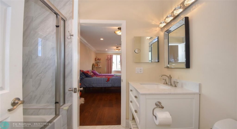 JACK & JILL BATH 2ND FLOOR