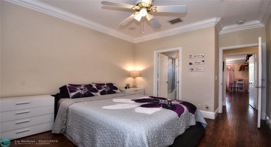 OVER-SIZED BEDROOMS JACK & JILL 2ND FLOOR