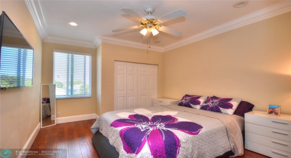 OVER-SIZED BEDROOMS JACK & JILL 2ND FLOOR