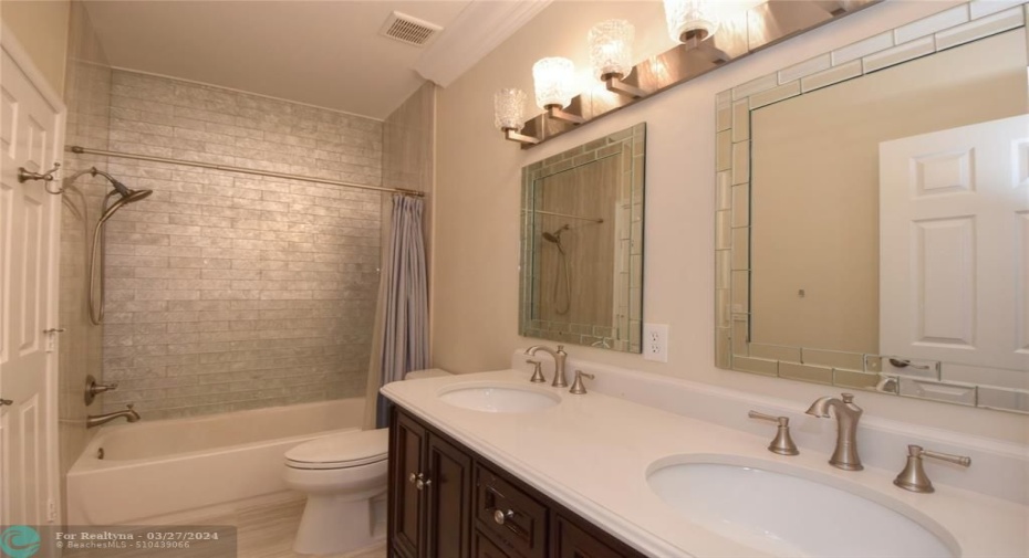 MINI MASTER 2ND FLOOR BATH