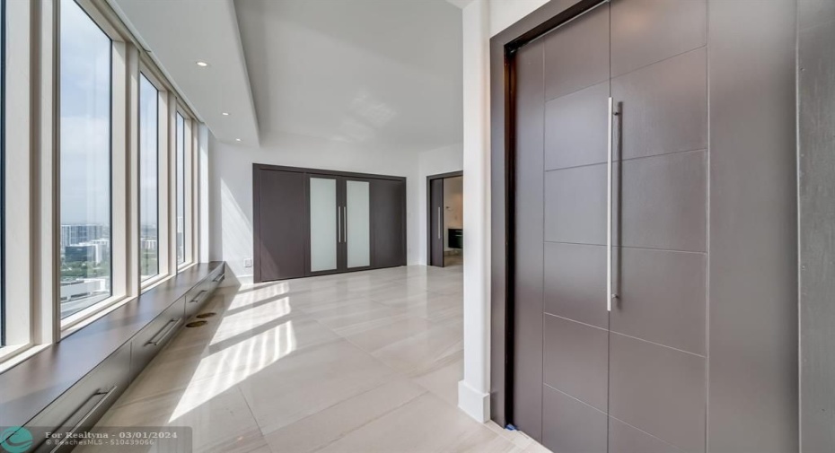 Entry to 2nd bedroom