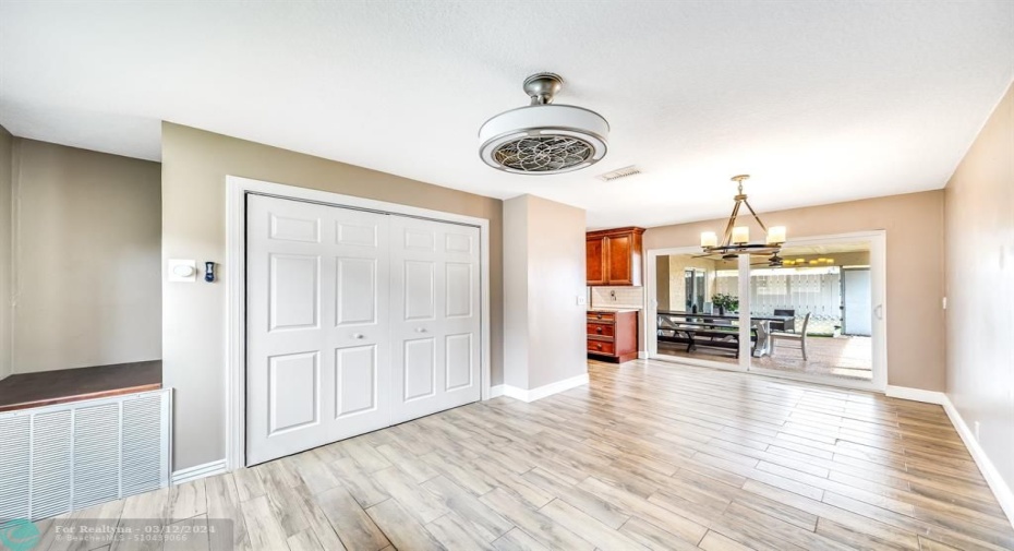 Dinning/Office/Flex Space- unstaged