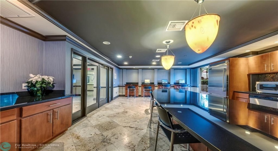 Community business center with computers & kitchen!