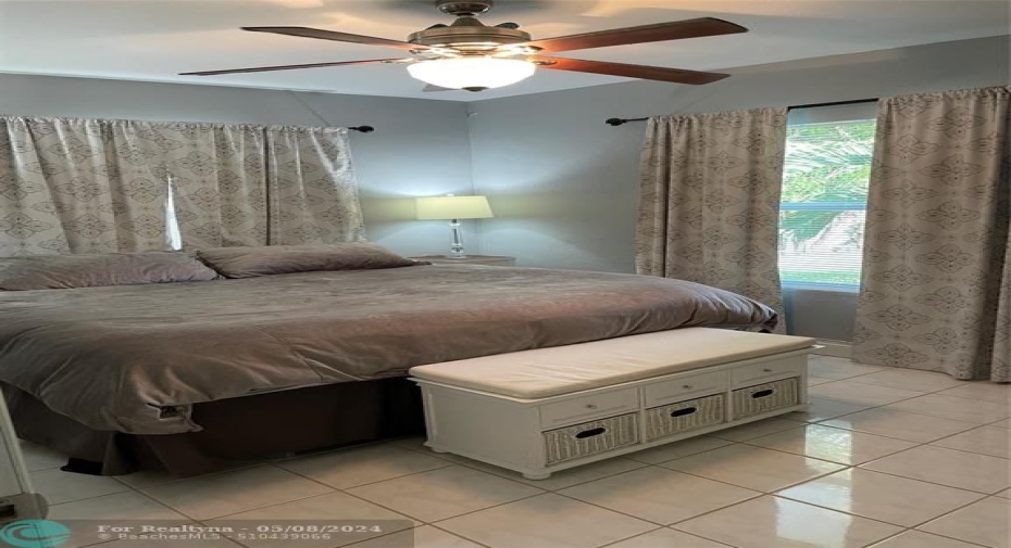 KING SIZE BEDROOM