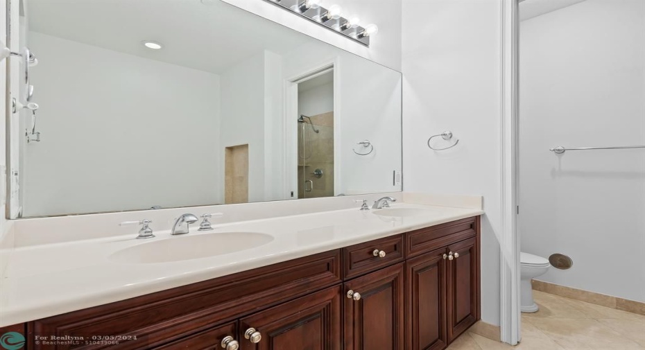 Master Bathroom - Dual Vanity
