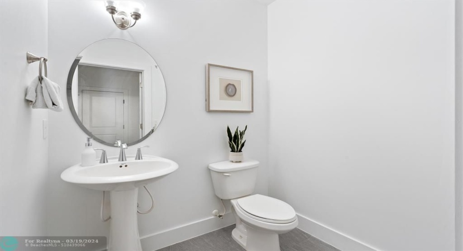 1/2 bath downstairs
