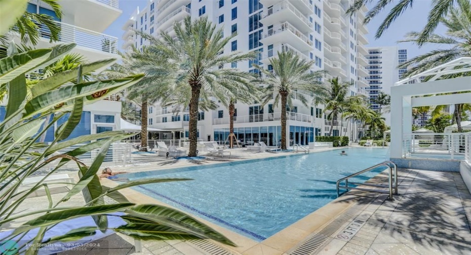 25 meter pool for laps or lounging