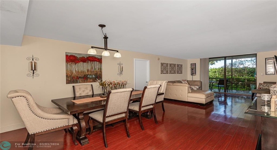 MORE THAN ENOUGH ROOM FOR LARGE FAMILY DINNERS OPEN TABLE PLENTY OF ROOM.