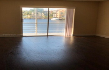 SCREENED BALCONY