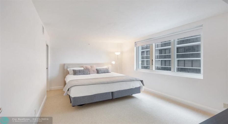 PRIMARY BEDROOM QUEEN BED