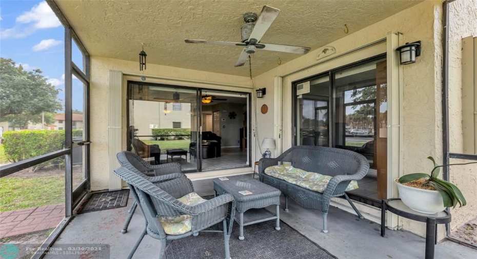 Screened corner patio