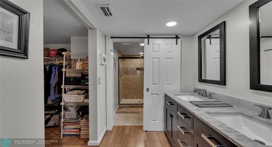 Double sinks and walk in closet