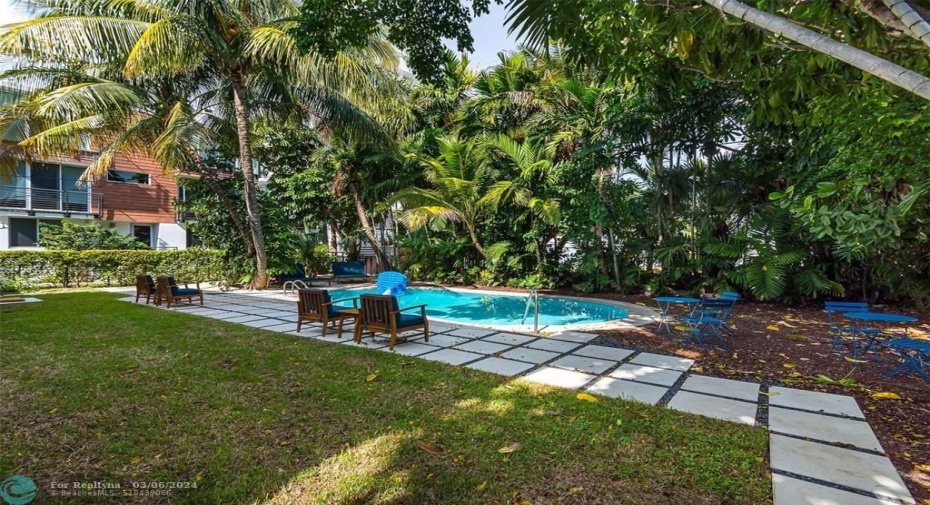Pool Deck Pic 3