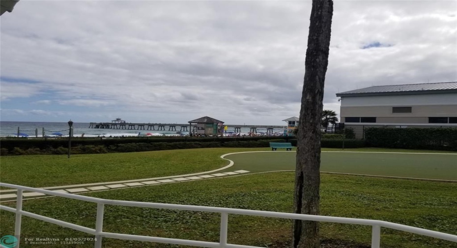 PUTTING GREEN