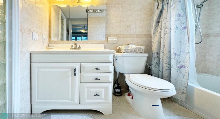 Lovely Updated Primary Bath w/New Vanity & Fixtures