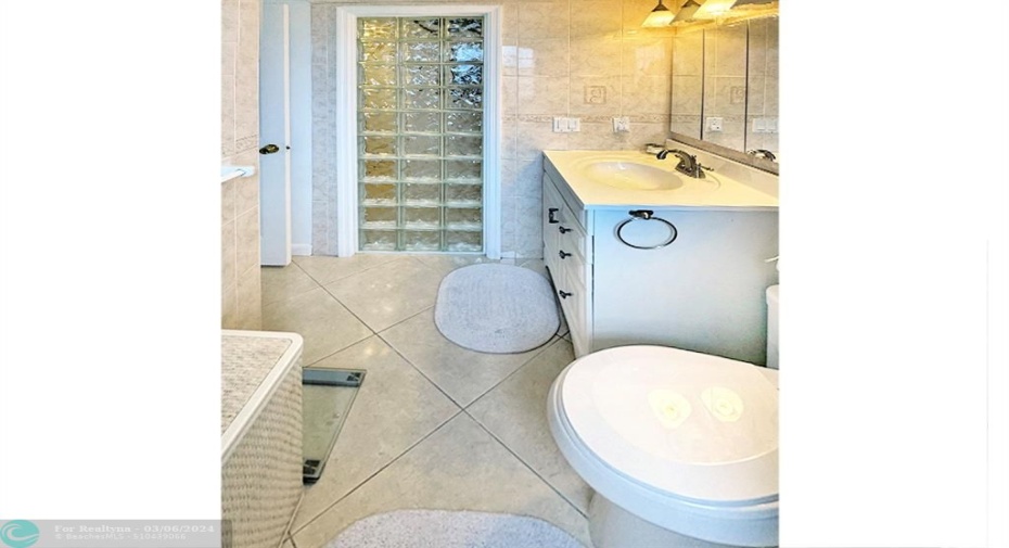 Cube Glass Opening Brightens Primary Bath.