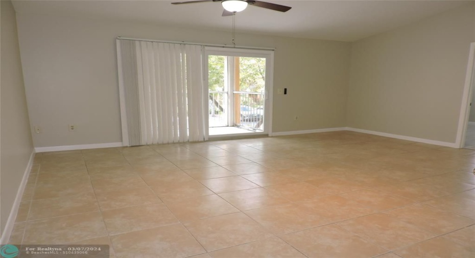 LIVING / DINING ROOM