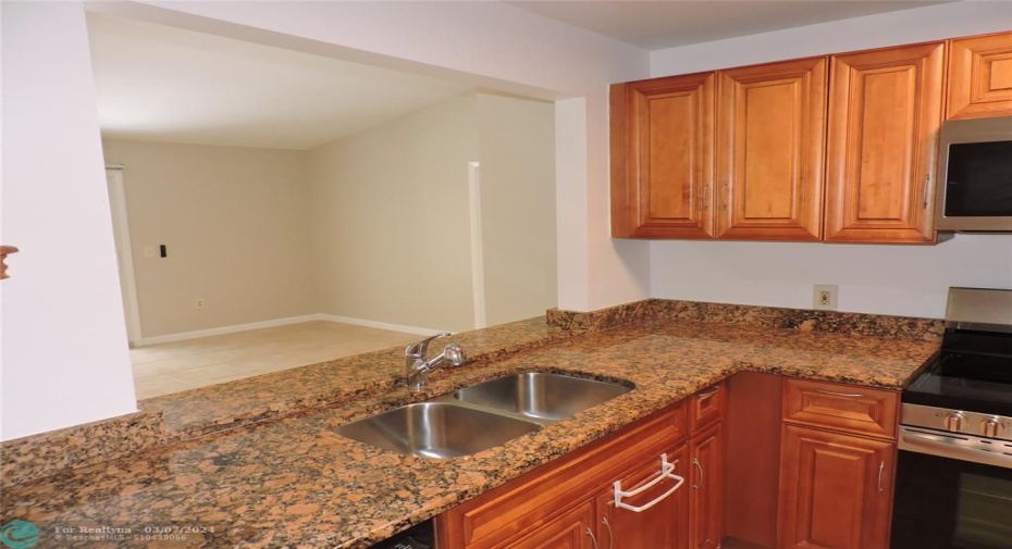 KITCHEN - STAINLESS STEEL SINK