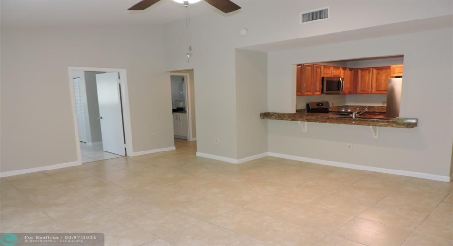LIVING / DINING ROOM